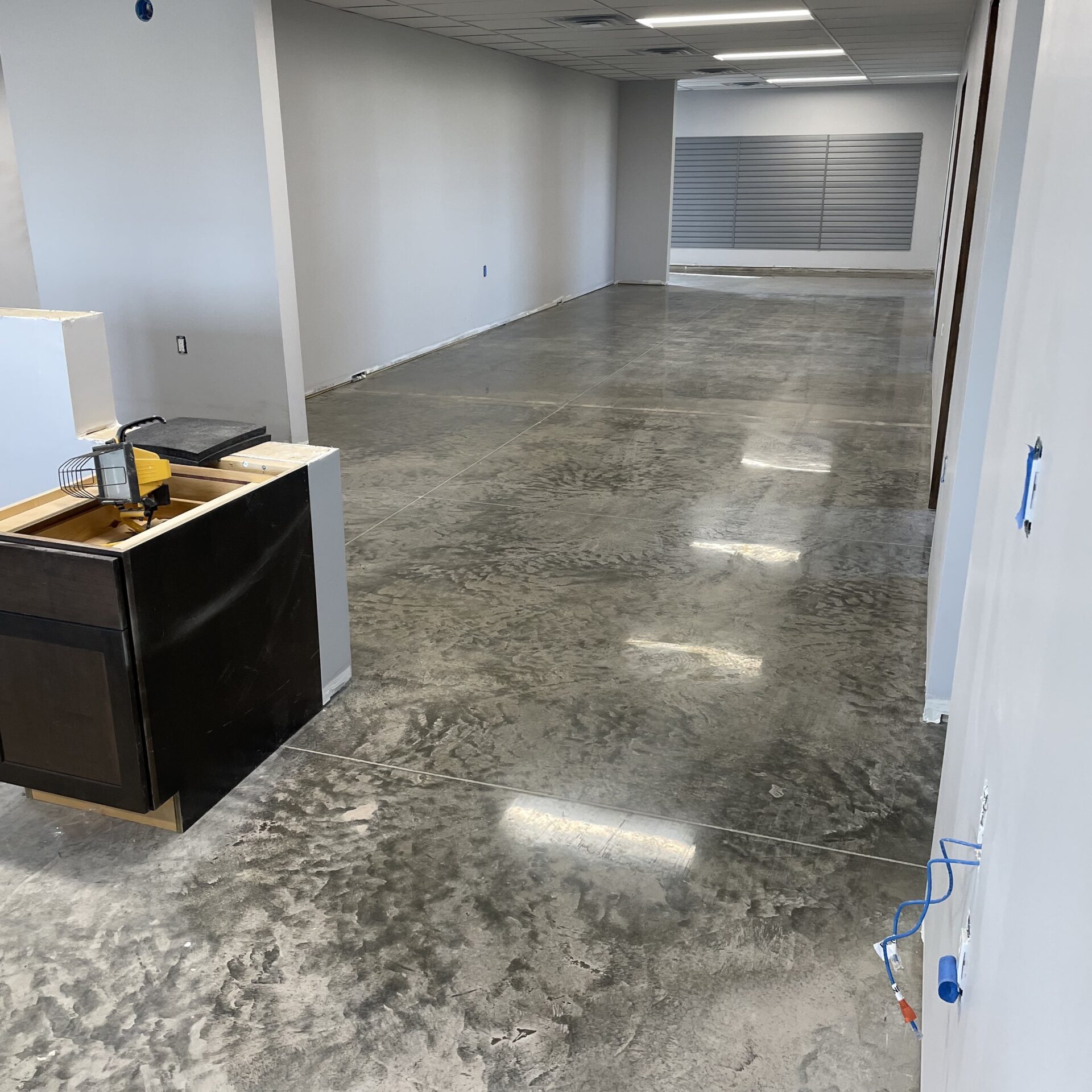 polishcretefloors glossy floor coating