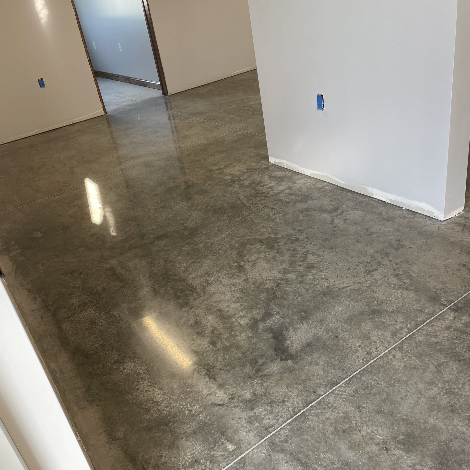 polishcretefloors glossy floor coating