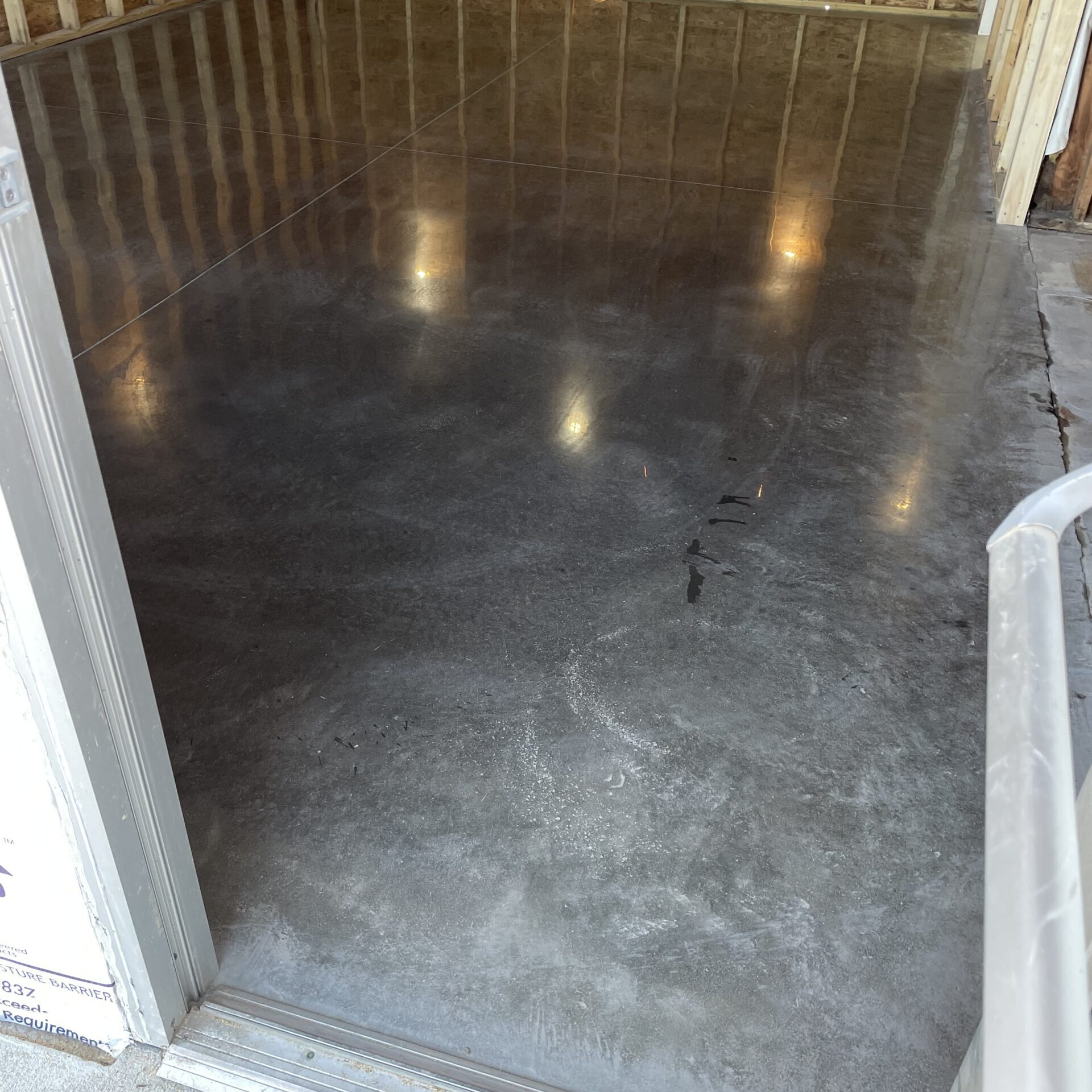 outer floor glossy